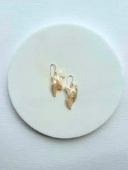 L'ATELIER DES PERLES Bliss Doğal Yaprak İncili Gümüş Küpe - Earrings KÜPE