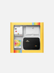 POLAROID Polaroid Go Gen2 Essential Kit - White – önden görünüm, sarı kutu içinde kamera, film paketi ve çanta