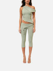 SLOWBURN Romy Set – sage, tek omuzlu üst ve wrap detaylı pantolon, önden görünüm