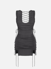 SLOWBURN Runa Dress – grafit gri, arka görünümde çapraz bağcık detayı