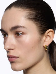 MARIA BLACK Tryvann Pillow Earring - Gold - Earrings KÜPE