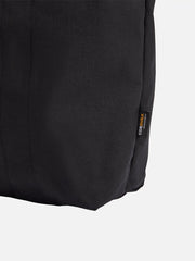 Y-3 Tote – siyah, yakından Cordura kumaş dokusu ve etiket görünümü