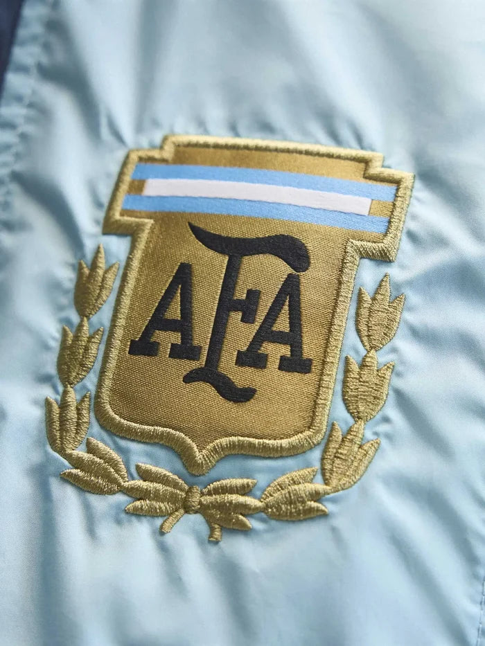 ADIDAS ORIGINALS AFA Argentina EQT Track Top - Crew Navy – Navy, rozet detayı yakın çekim