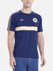 ADIDAS ORIGINALS Fenerbahçe OG2 Tee – Dark Blue, ön görünüm; altın Adidas trefoil ve göğüs rozet
