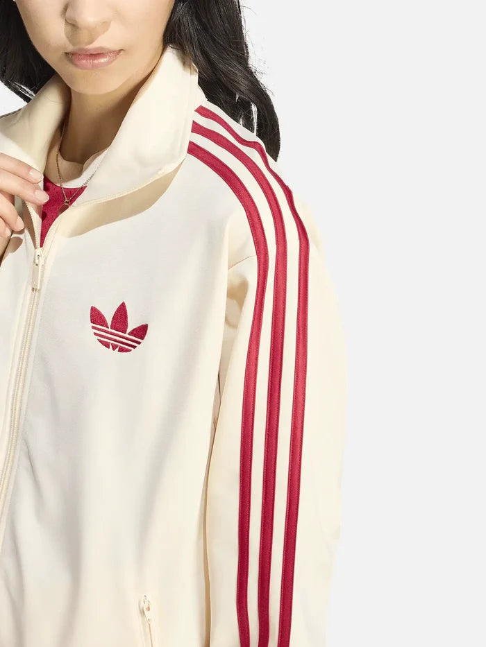 ADIDAS ORIGINALS Firebird Loose Track Top – Warm Vanilla, önden görünüm, kırmızı üç şerit