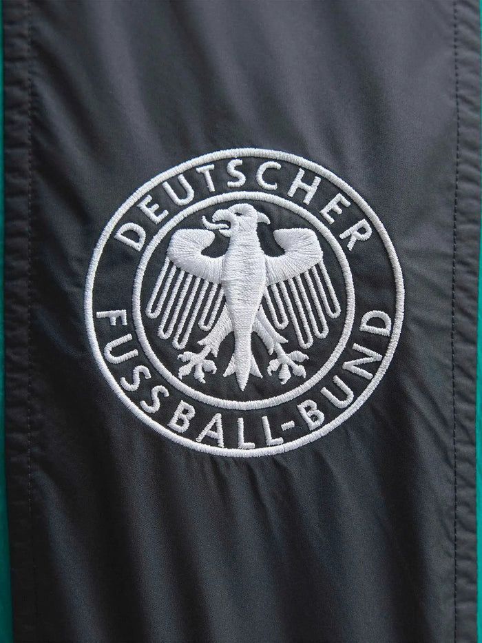 ADIDAS ORIGINALS Germany EQT Track Top – Equipment Green, ön görünümde kartal logolu rozet