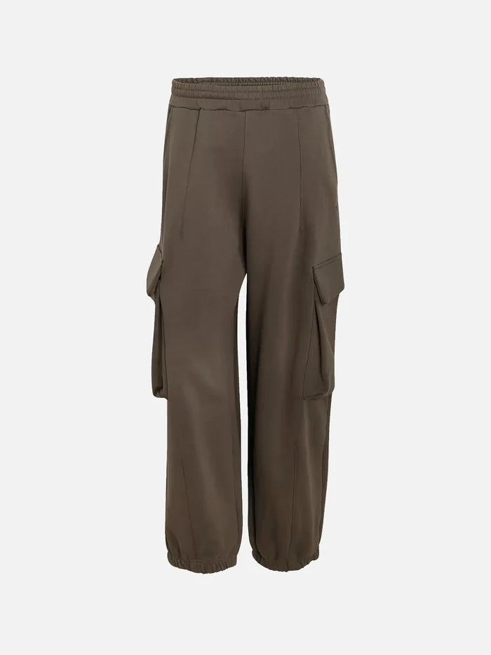 ADIDAS ORIGINALS Premium Essentials Pant – Shadow Olive, ön görünüm