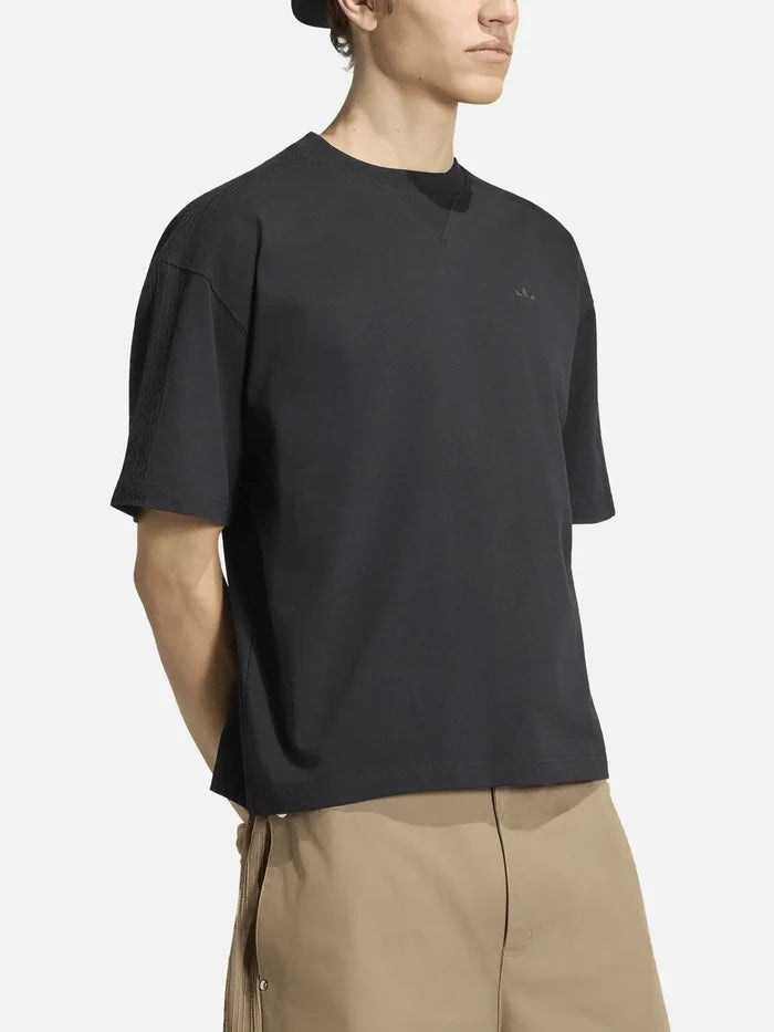 ADIDAS ORIGINALS Premium Essentials T-Shirt – siyah, ön görünüm
