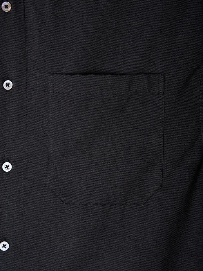 shopi go Setagaya Cropped Long Sleeve Shirt - Black – siyah, göğüs cebinin yakın çekimi