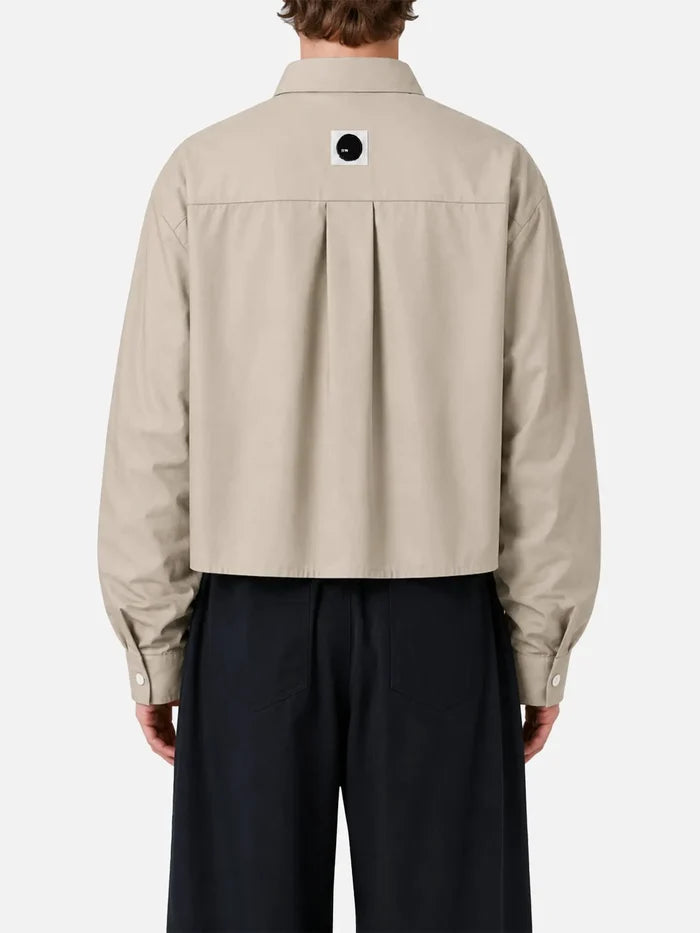 SHOPI GO Sumida Boxy Shirt – Beige, arkadan görünüm, arka üstte logo etiketi