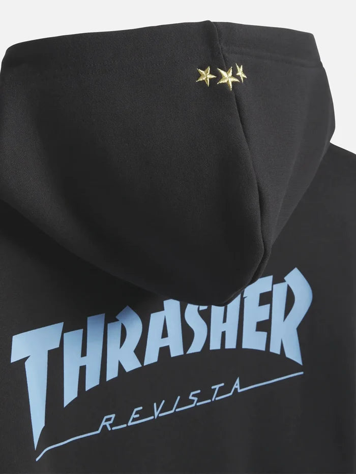 ADIDAS ORIGINALS Thrasher x AFA Argentina Hoodie – siyah, kapüşon üst kısmı ve üç altın yıldız yakın çekim