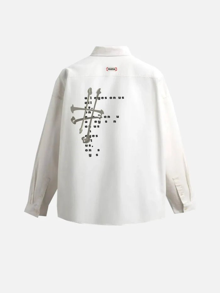 SEVDRUS Typewriter Shirt – beyaz, arka baskılı uzun kollu gömlek