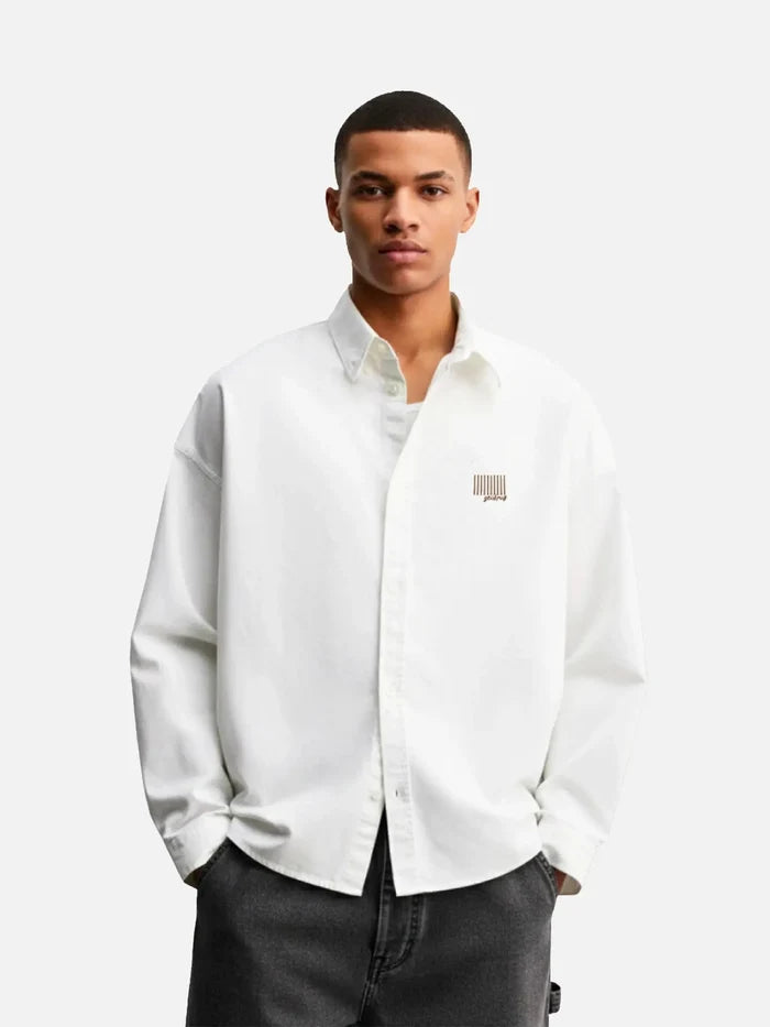 SEVDRUS Typewriter Shirt - White – beyaz, önden görünüm, logo detayı